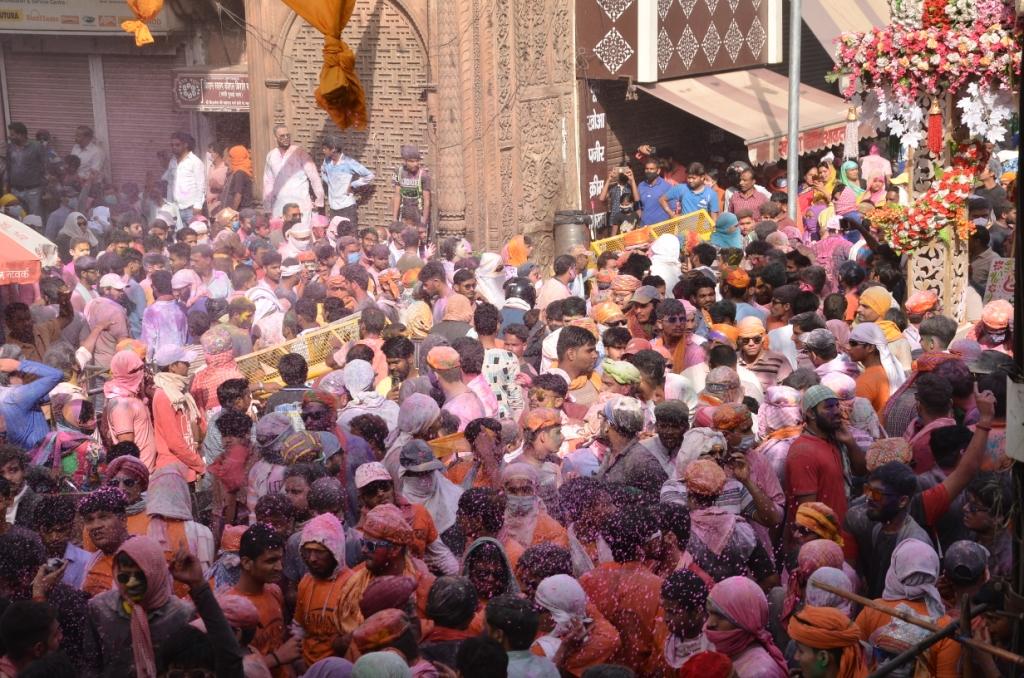 Dola Dwarikadhish Holi